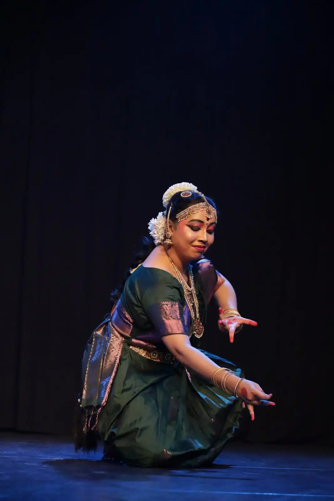 Sumithra Sudhakar — Karunai Kadale Kaamakshi